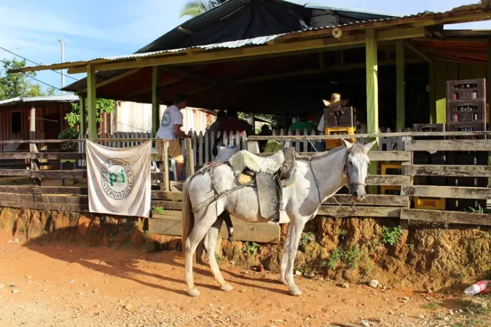Un eje transversal del trabajo de Cahucupana es la denuncia de violaciones de los derechos humanos por parte de todos los actores armados y por parte de empresas privadas con operaciones en la región. Foto: PBI Colombia